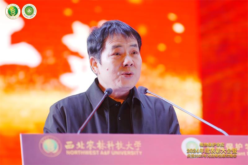 8003.av在线
副院长闫建兴宣读表彰2024年度学院先进个人、师德师风优秀教师、安全管理先进实验室的决定.jpg