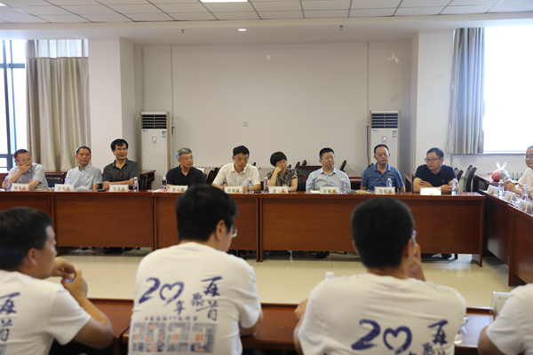 f452055763654a6a8c0f0f2a797c1d1b.png av在线
举办校友返校座谈会.png